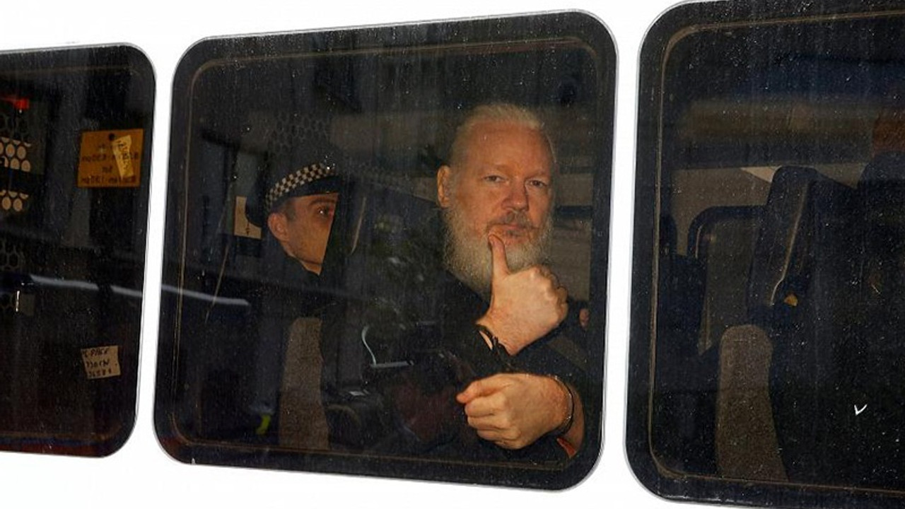 Assange'a ilk ceza: 50 hafta hapis