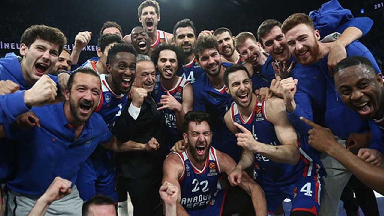 Anadolu Efes ve Fenerbahçe, Final Four'da birbirine rakip oldu