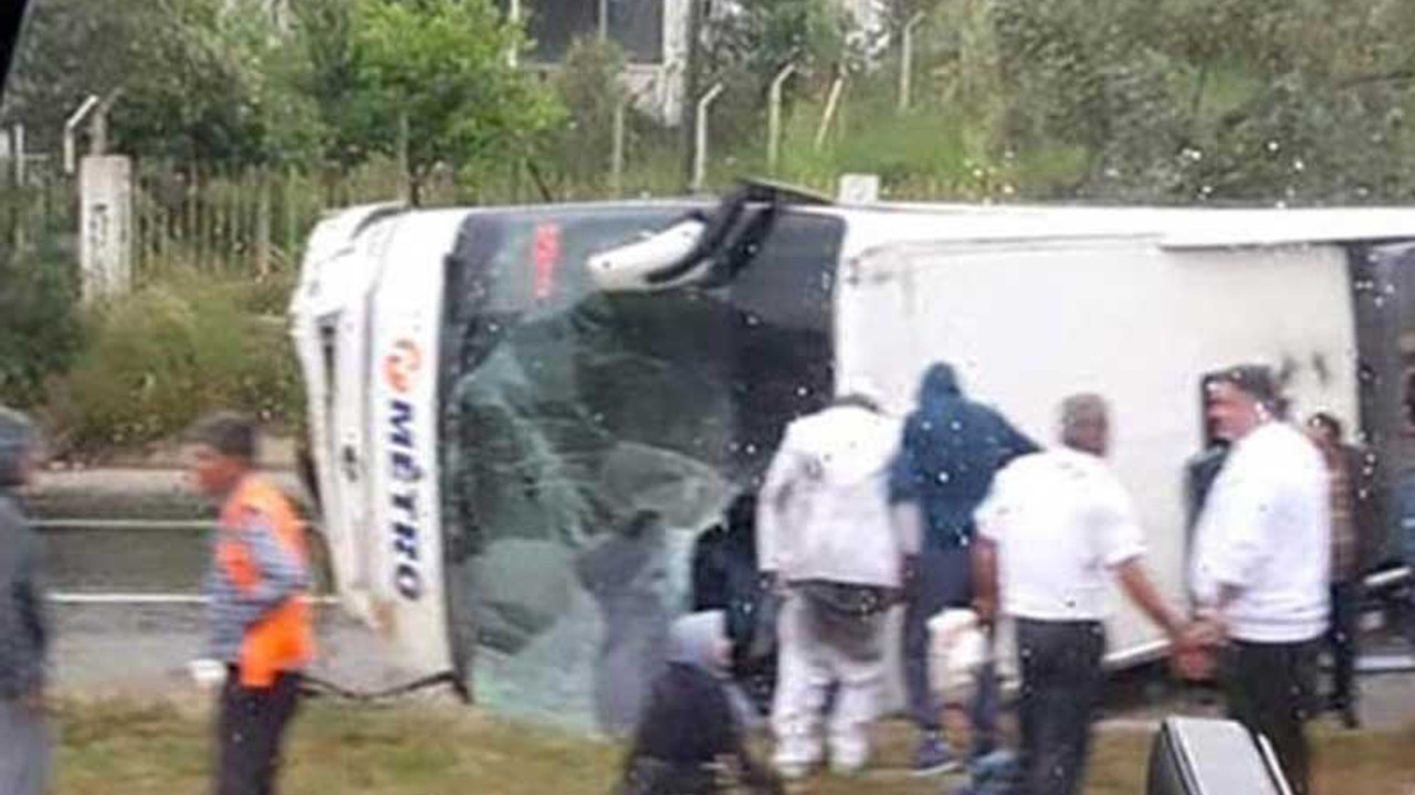 Yolcu otobüsü devrildi: Ölü ve yaralılar var