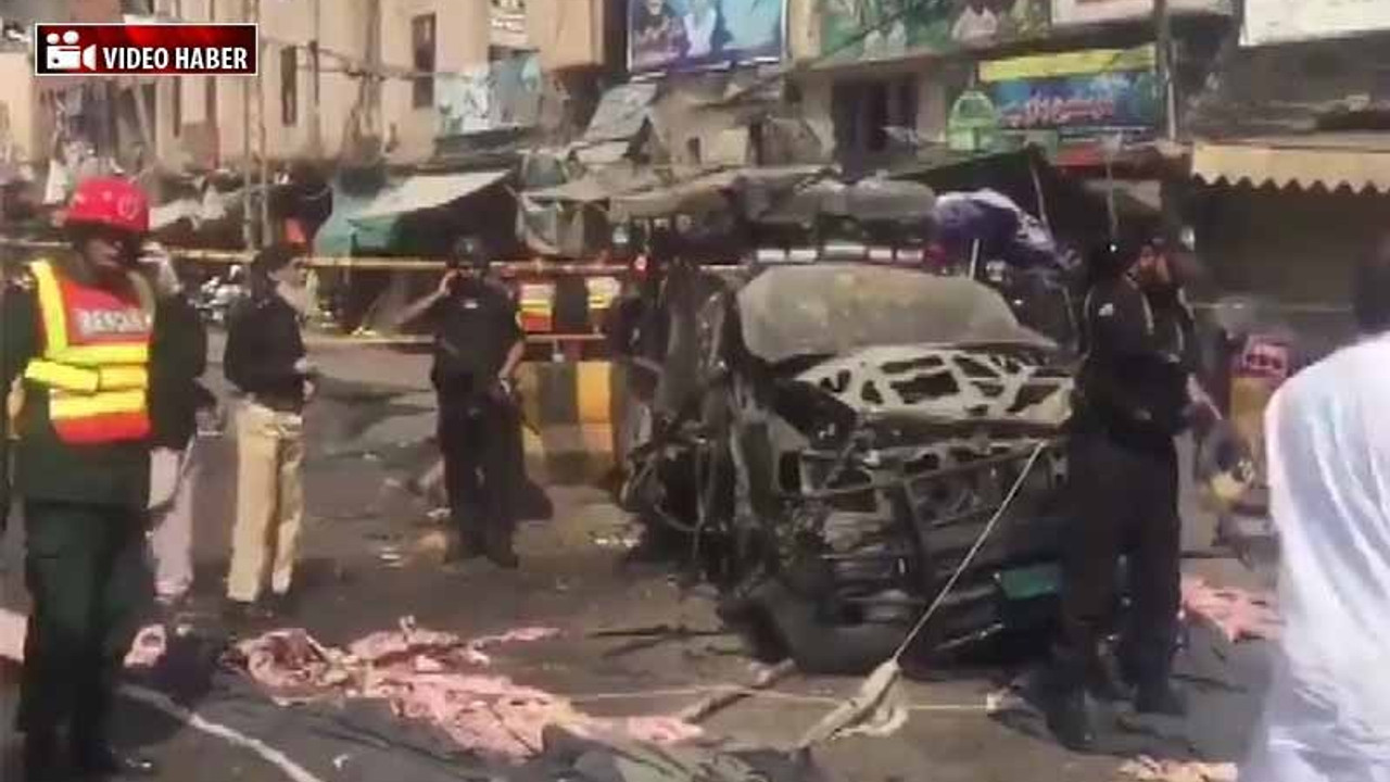 Pakistan'da canlı bomba saldırısı: 5'i polis, 8 kişi yaşamını yitirdi