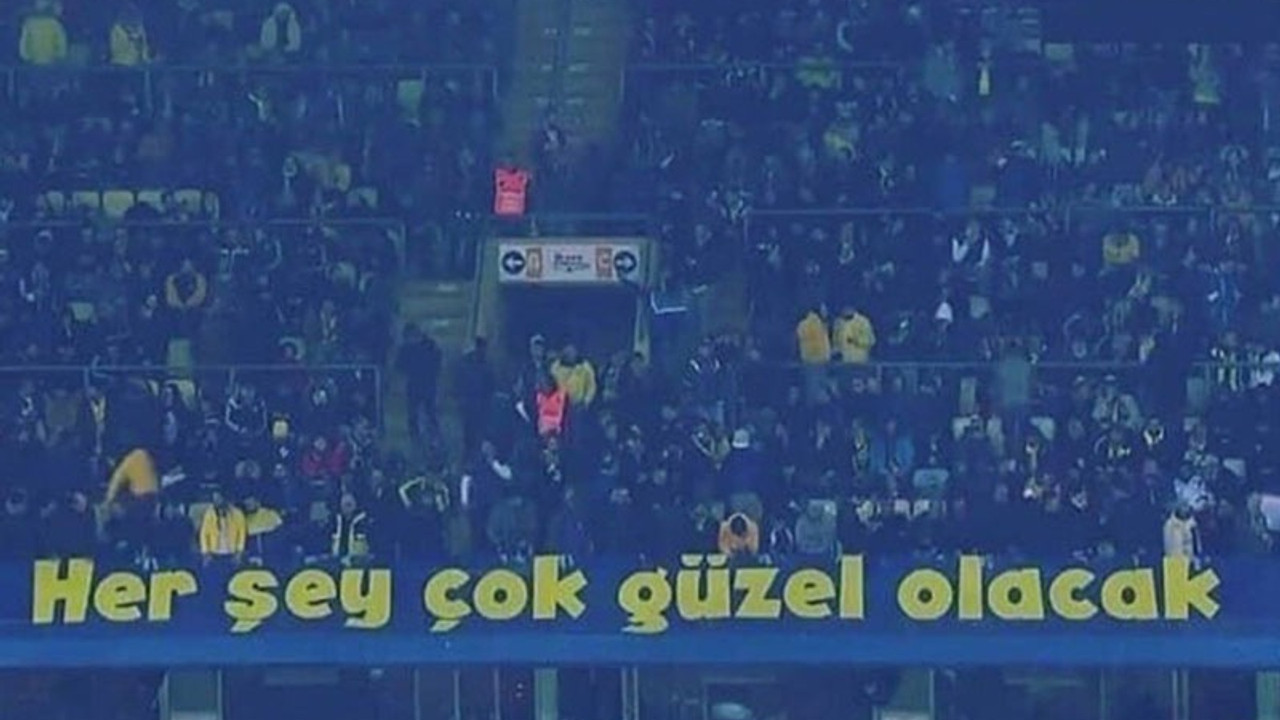 Fenerbahçe tribünlerinden, ‘Her şey çok güzel olacak’ tezahüratları yükseldi