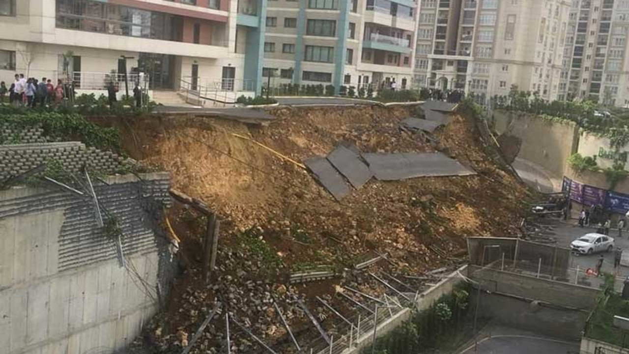 Kayaşehir'de istinat duvarı çöktü: Bir ölü, bir yaralı