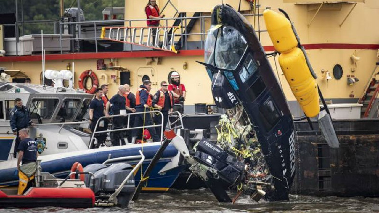 New York'ta helikopter Hudson Nehri'ne düştü