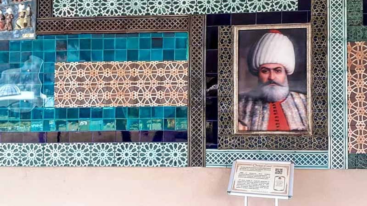 Bilecik Belediye'sinde Osmanlı Padişahları için asılan tabelalar indirildi