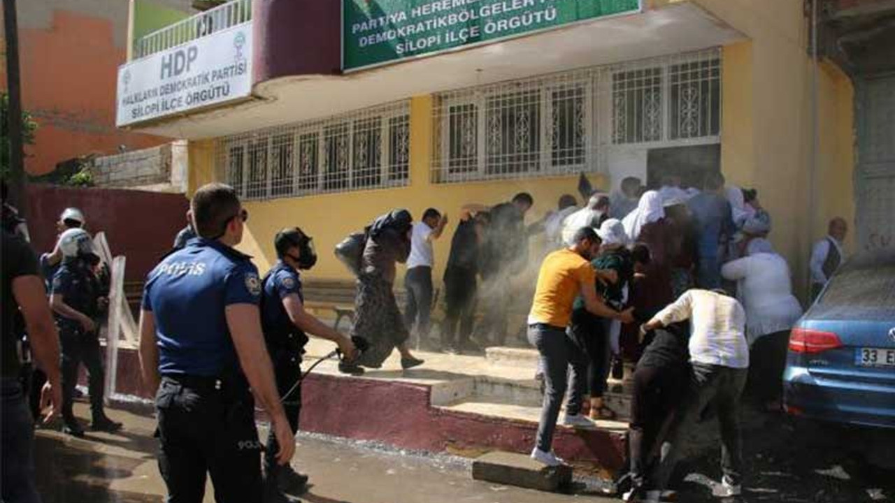 Anneler ve milletvekiline yakın mesafeden gaz sıkıldı