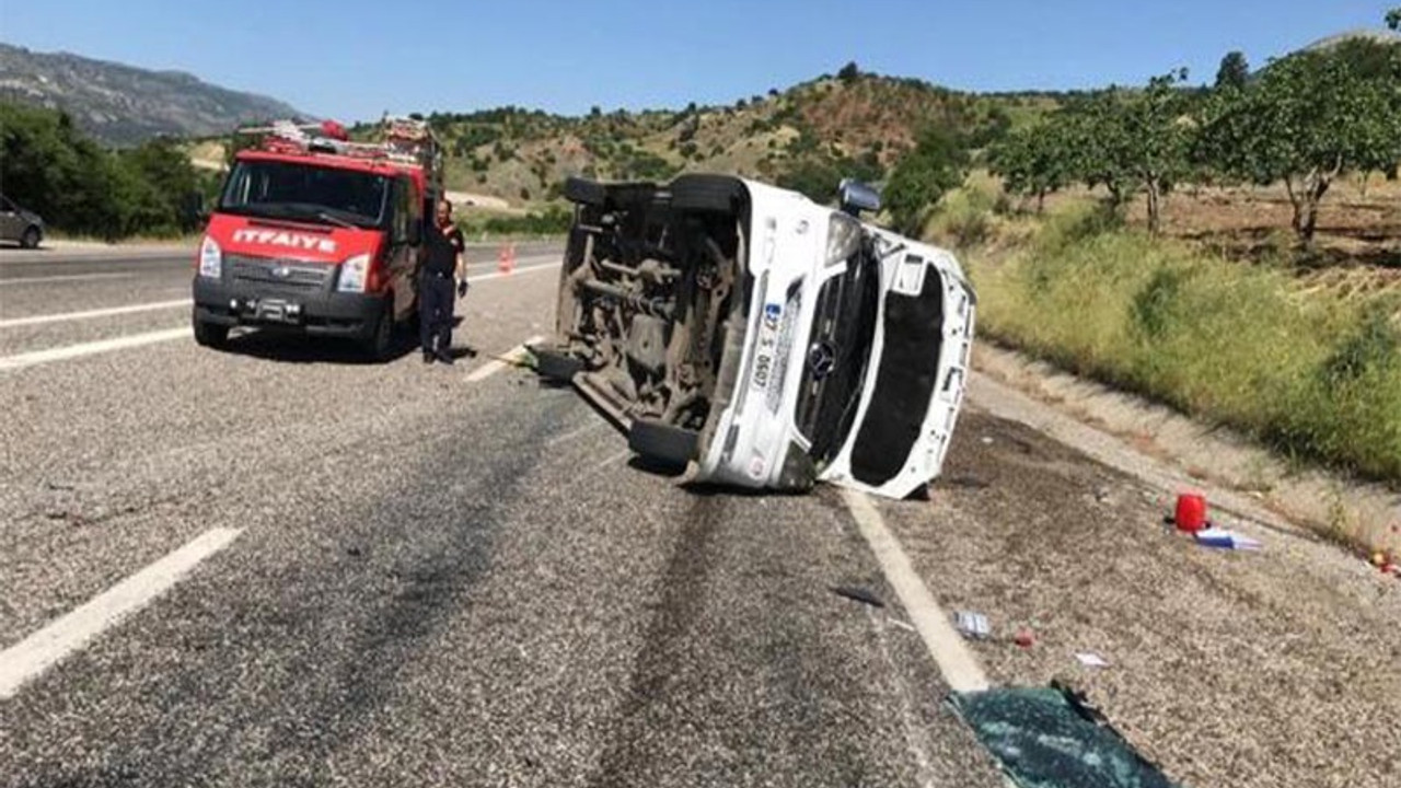 Öğrencileri taşıyan minibüs kaza yaptı: 9 yaralı