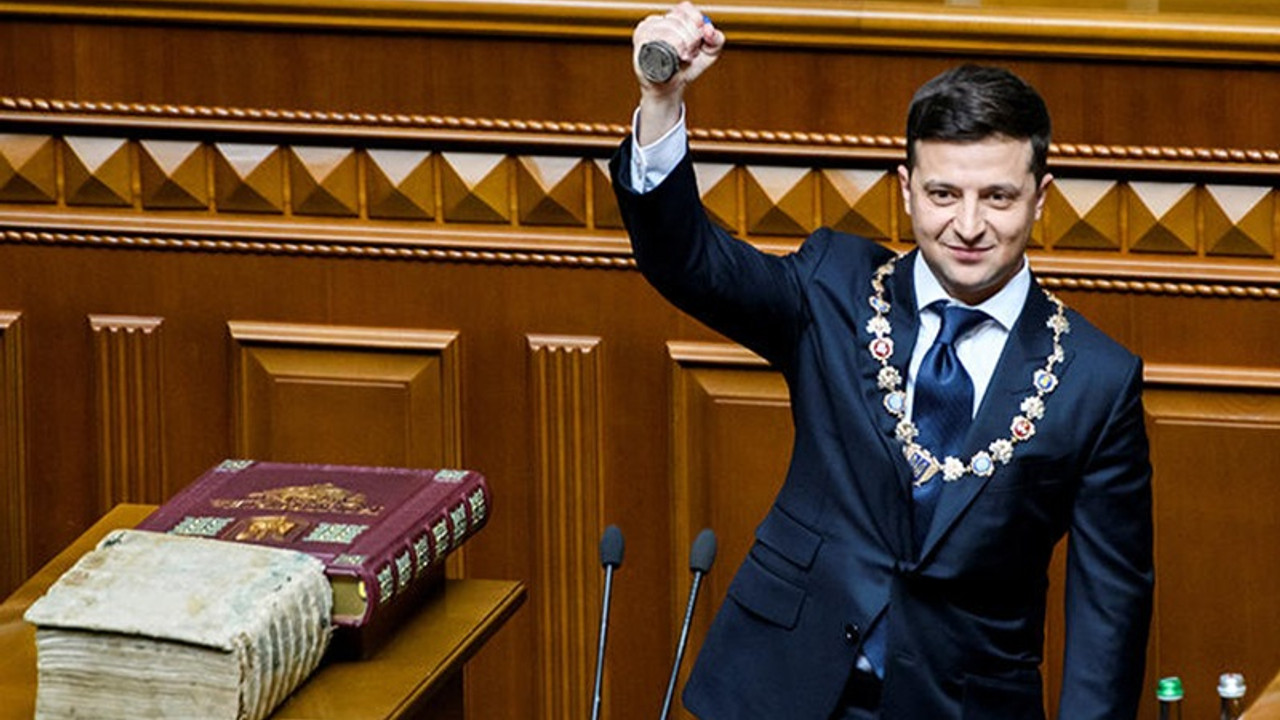 Ukrayna Devlet Başkanı Zelenskiy görevine başladı