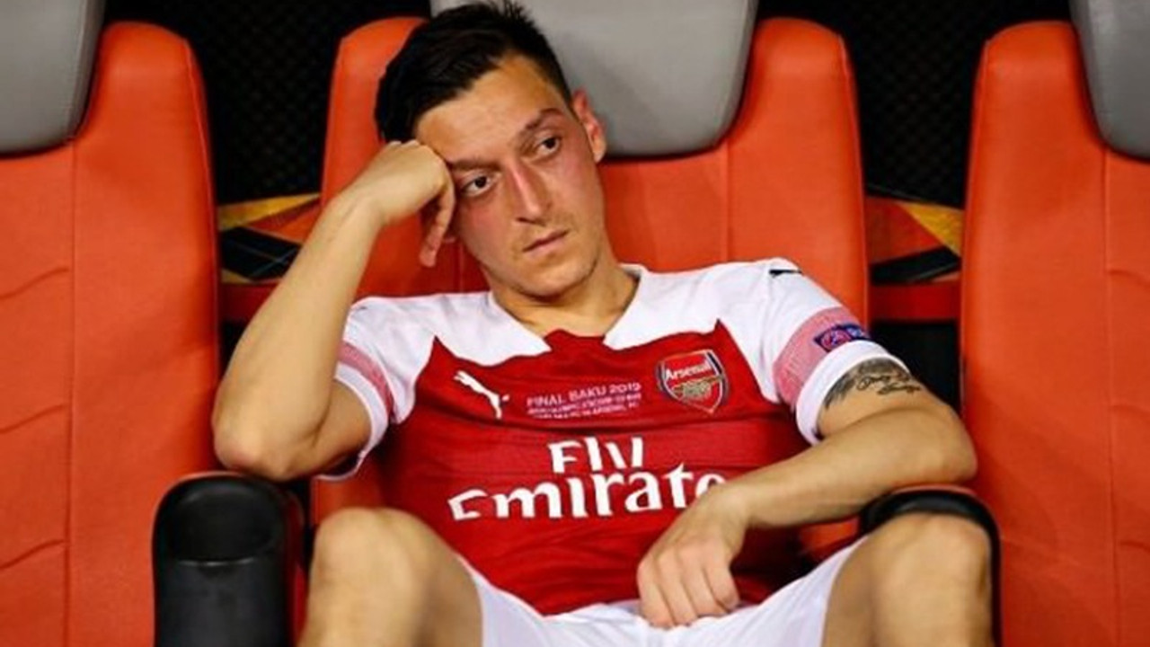 İngiliz basını: Mesut Özil Arsenal'den aldığı maaşı hak etmiyor