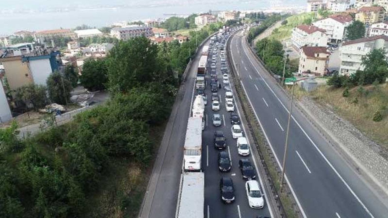 Bayram sevinci çileye dönüştü: 10 km kuyruk