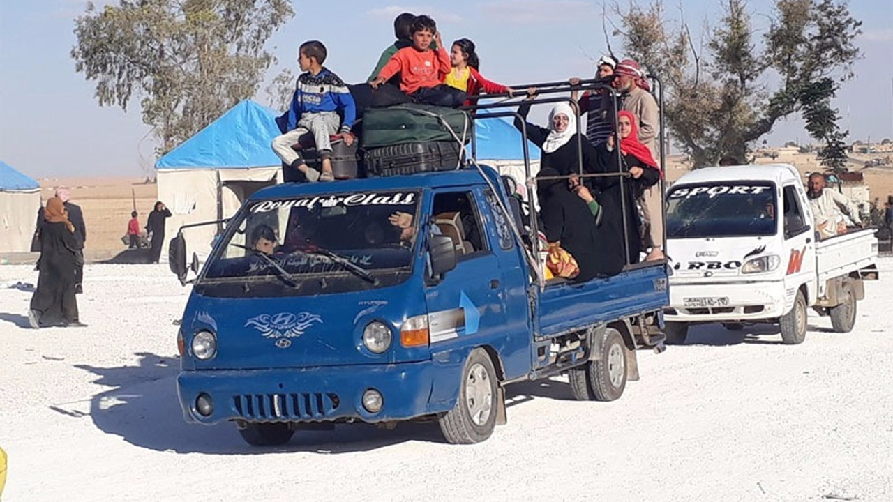 Yüzlerce göçmen Rakka'dan Eyn İsa'ya ulaştı