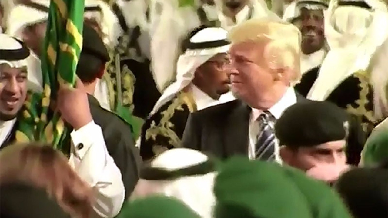 Trump'tan 'Kılıç Dansı'