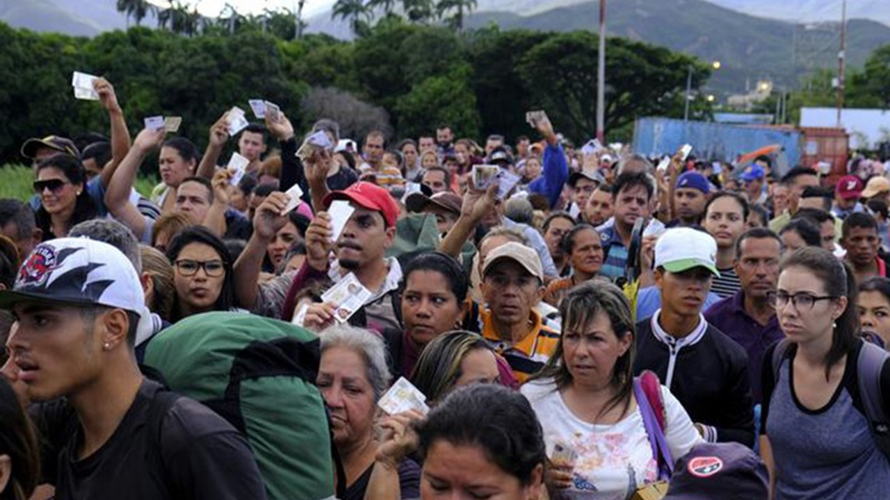 37 bin Venezuelalı Kolombiya'ya geçti