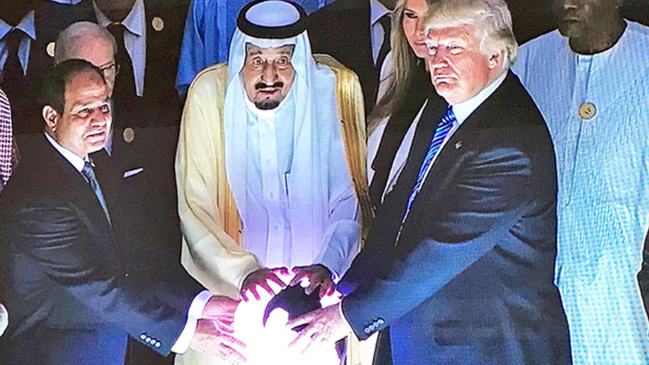 Arabistan'dan Trump geçti: Kılıç dansı, kristal küre, kadınsız konser