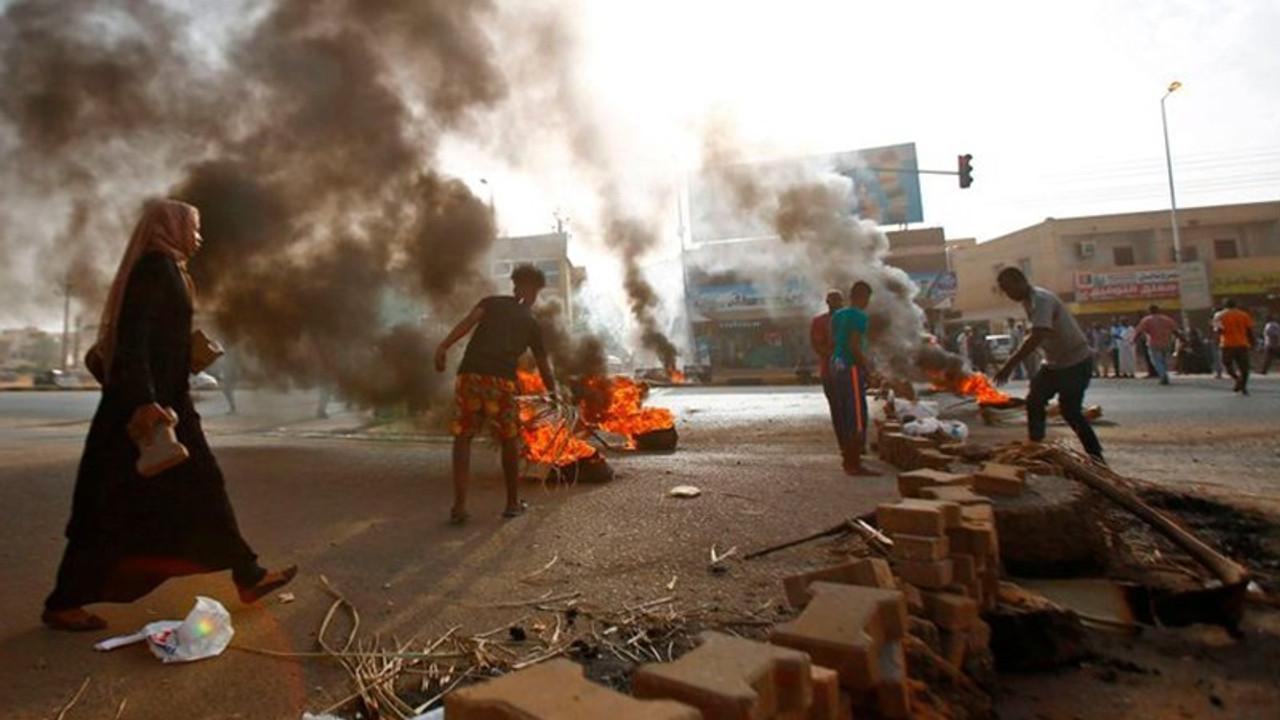 Sudan'da kriz: Çok sayıda asker gözaltında, 4 kişi daha öldürüldü