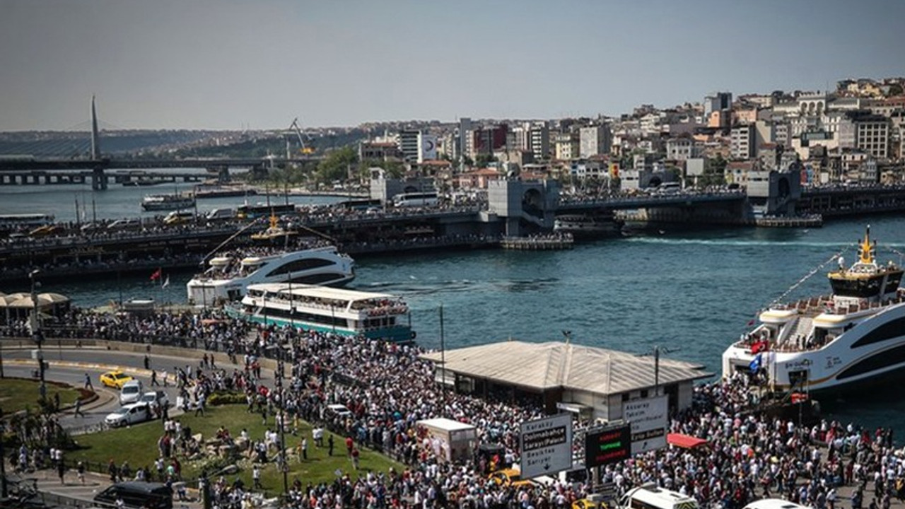 Oy kullanmak için İstanbul'a seçmen akını