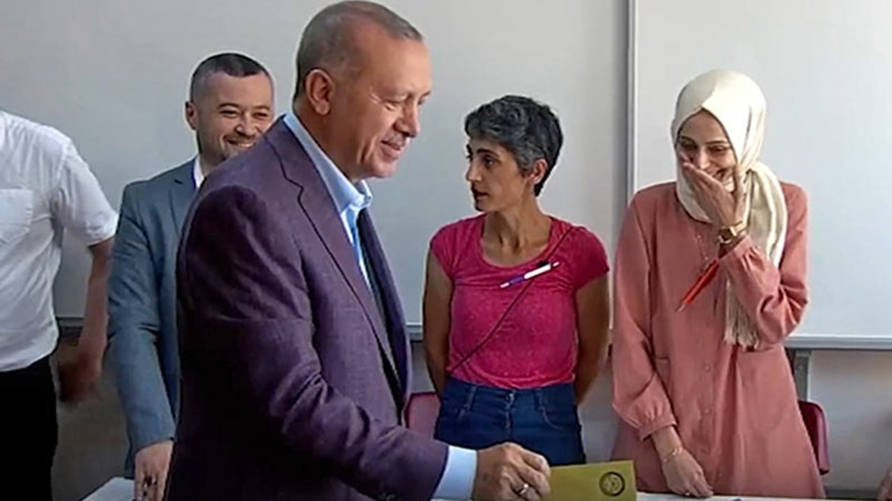 Erdoğan'a yüz çeviren kadın: Tepki göstermemek ‘fıtratıma aykırı’