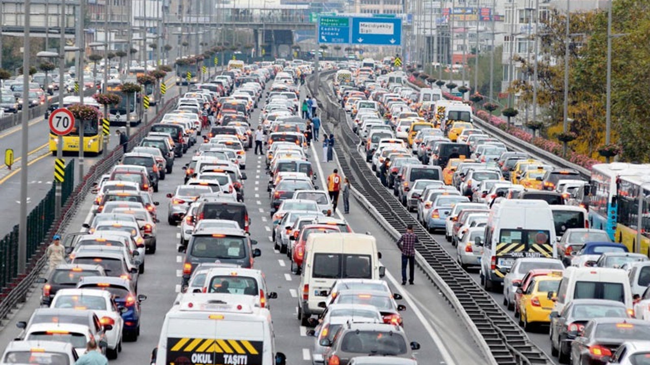 Ulaştırma Bakanlığı, İstanbul trafiğindekilerden 'sabır ve anlayış' istedi