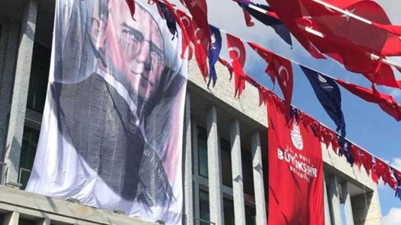 İBB yönetiminde istifalar başladı