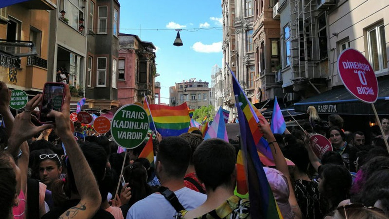 LGBTİ+’lara polis müdahalesi