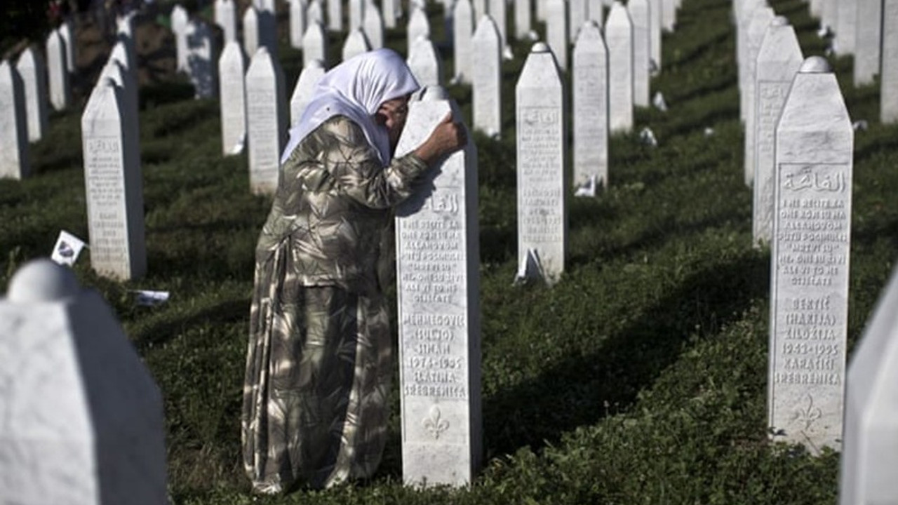 Srebrenitsa katliamı kurbanlarının cenaze işlemleri tamamlandı