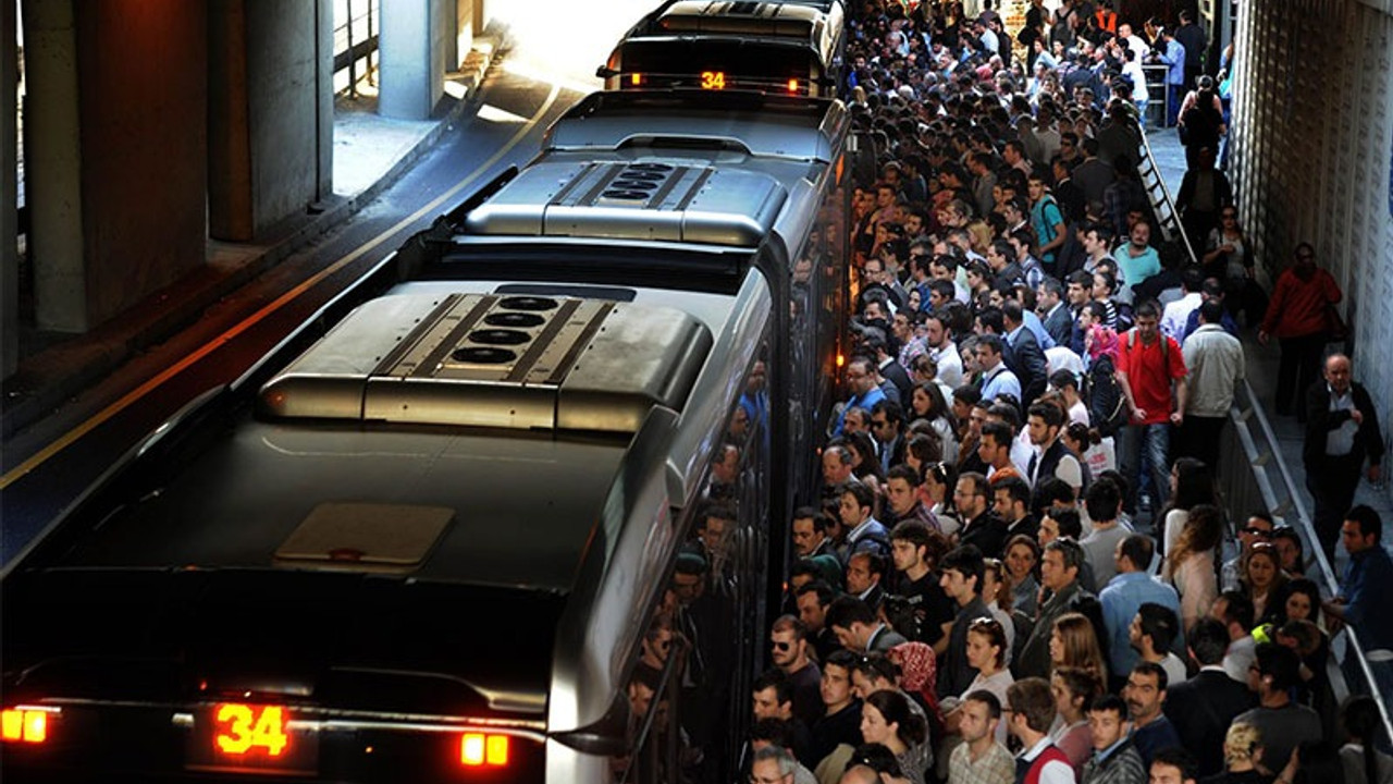 'Metrobüslerde klimaları açmıyorlar, yürüyen merdivenleri çalıştırmıyorlar’