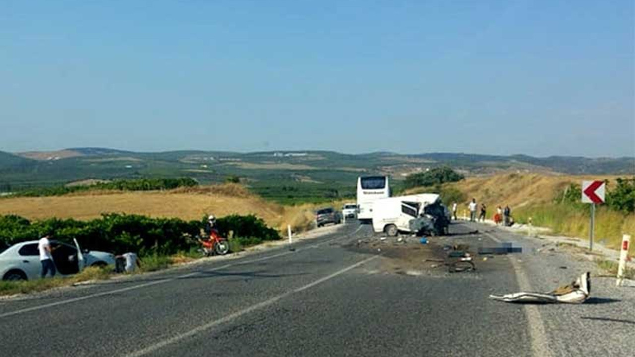 Zincirleme kaza: 6 ölü, 20 yaralı