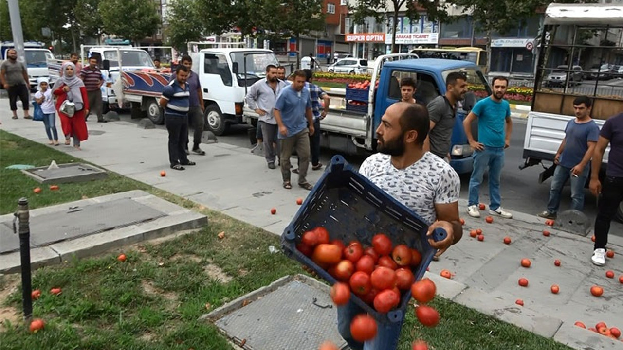 Seyyar satıcılardan belediye önünde eylem: 20 gözaltı