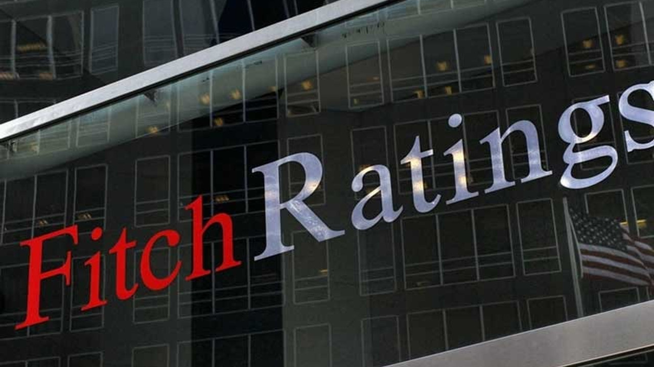 Fitch, Türkiye'nin kredi notunu düşürdü