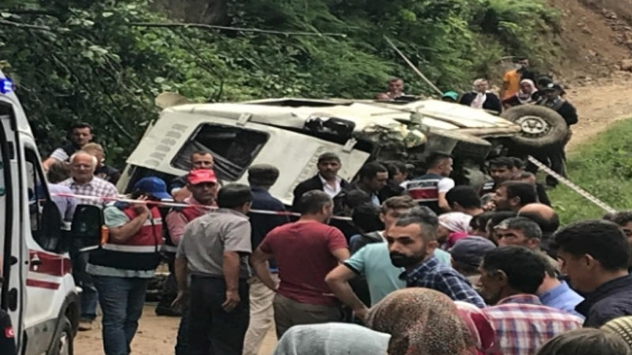 Giresun'da minibüs devrildi: 5 ölü, 6 yaralı