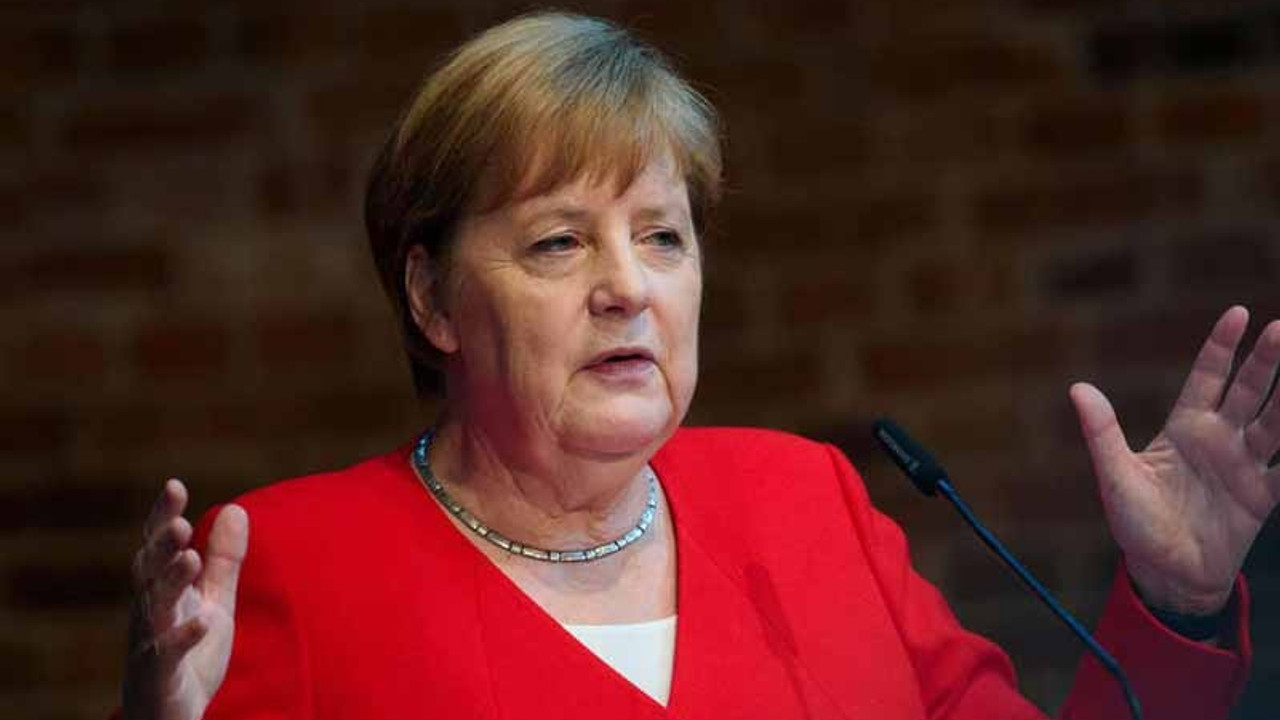 Almanlar Merkel'in sağlık durumunun 'özel bir konu' olduğunu düşünüyor