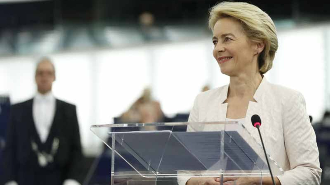 Ursula von der Leyen Avrupa Komisyonu'nun ilk kadın başkanı oldu