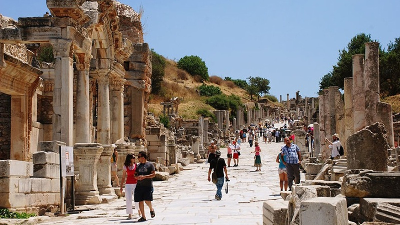 Turizmde sezon ortasında zama tepki: Bütçe açığı böyle kapatılmaz!