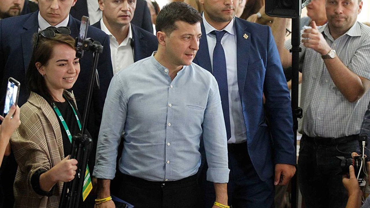 Ukrayna'da erken genel seçimi Devlet Başkanı Zelenskiy'in partisi kazandı