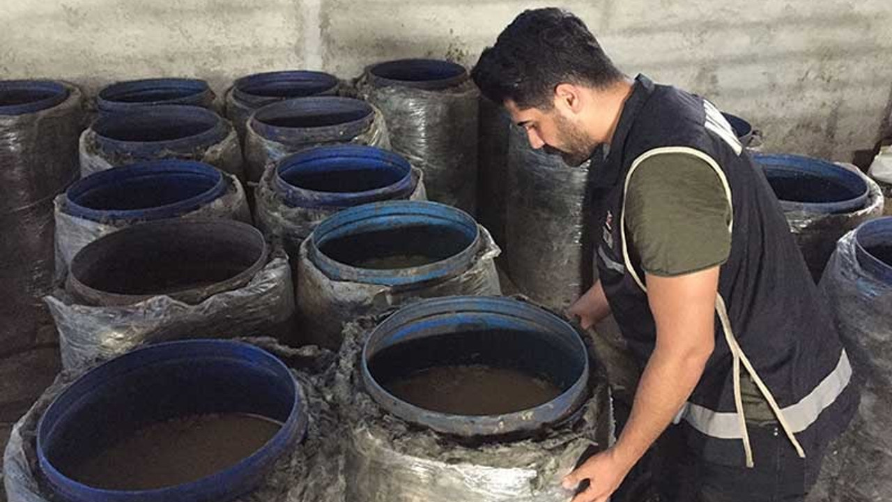 Adana'da sahte içki operasyonu: 22 bin 360 litre imha edildi, 54 kişi yakalandı