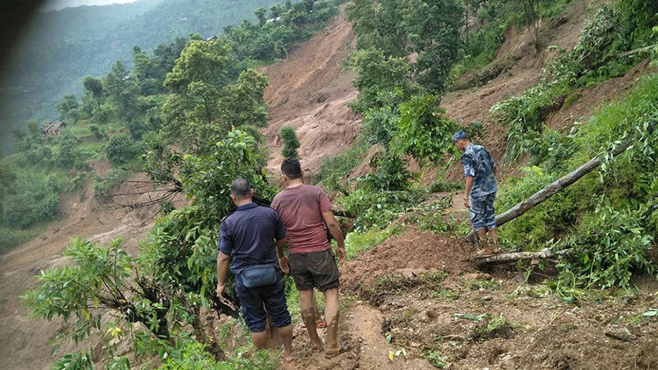 Nepal'de toprak kayması: 8 ölü