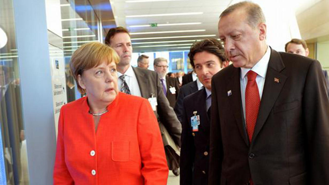 Erdoğan ile Merkel İncirlik'i görüştü