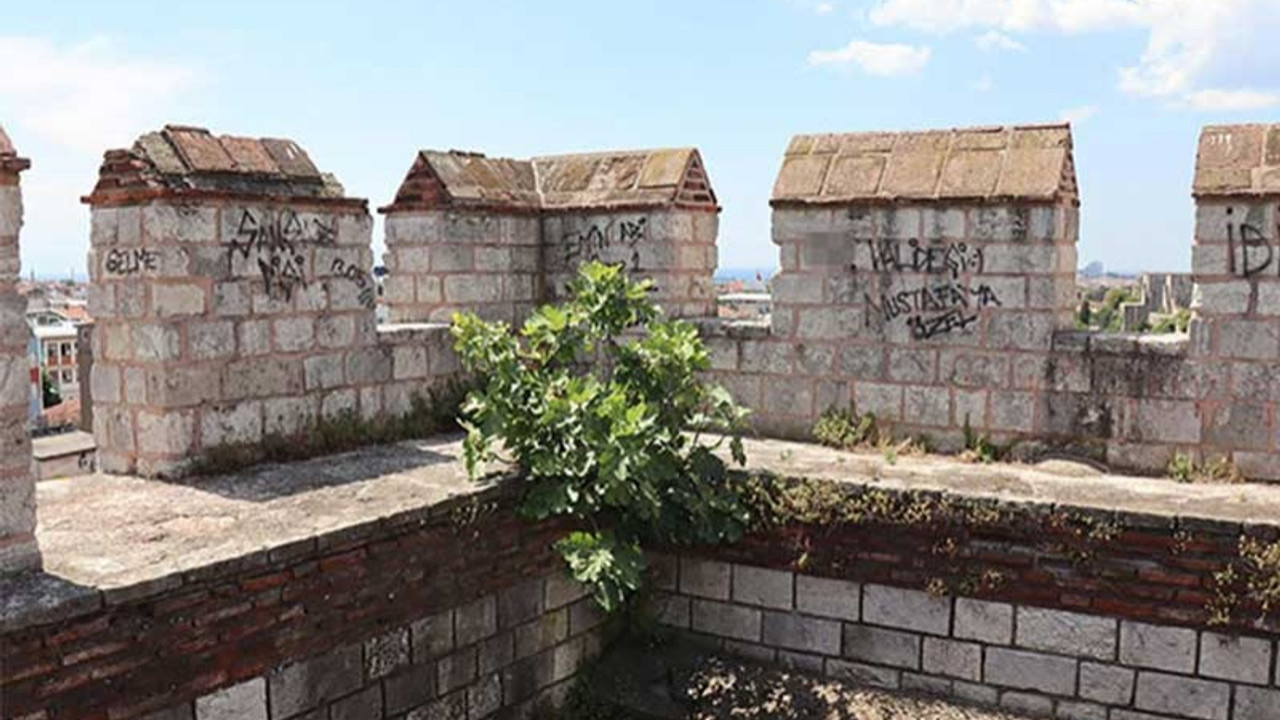 Tarihi surlar yazı tahtasına döndü