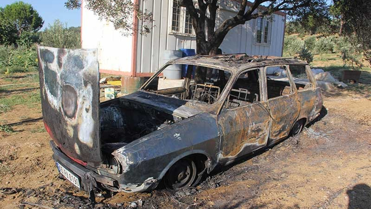 Otomobilde uyutulan küçük çocuk çıkan yangında can verdi