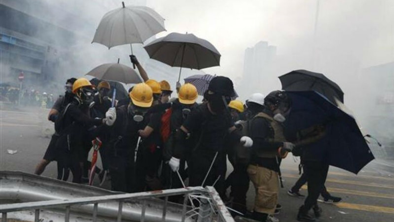 Hong Kong'da protestolar sürüyor