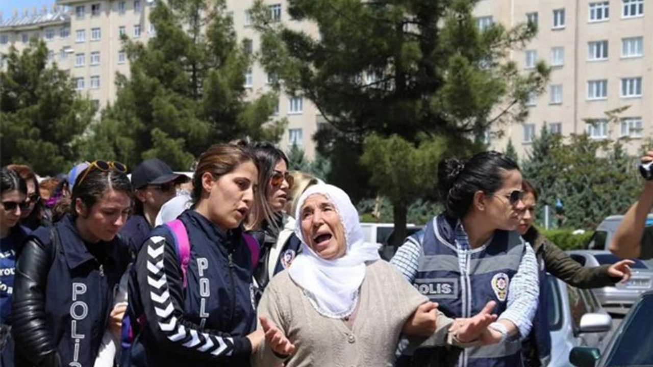 Savcıya göre Barış Anneleri beyaz tülbenti 'sempatik ve dramatik görünmek için' takıyor