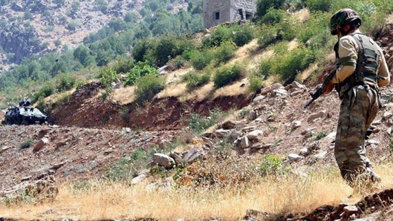 Hakkari'de patlama: 1 asker öldü