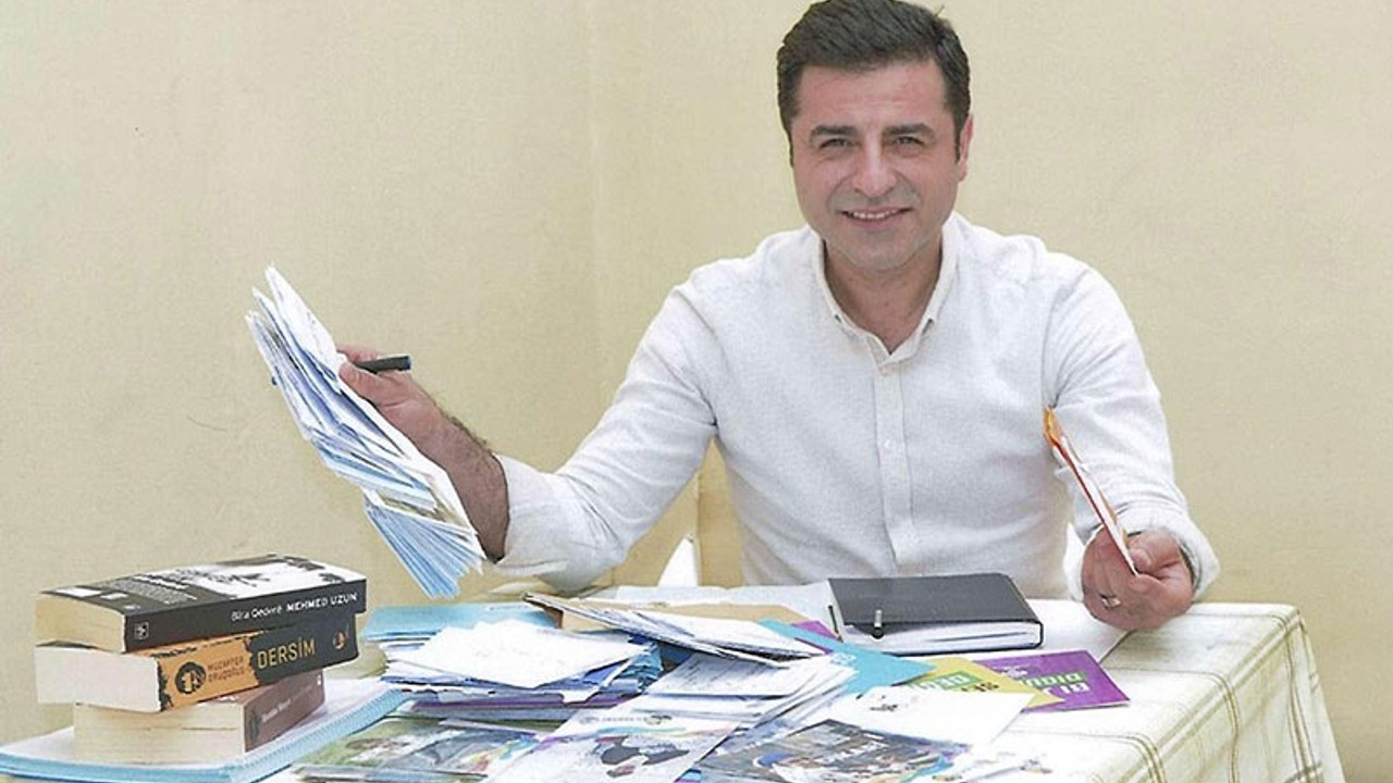 Demirtaş: Ben avukat ve siyasetçi olarak kimsem edebiyatta da aynı kişiyim