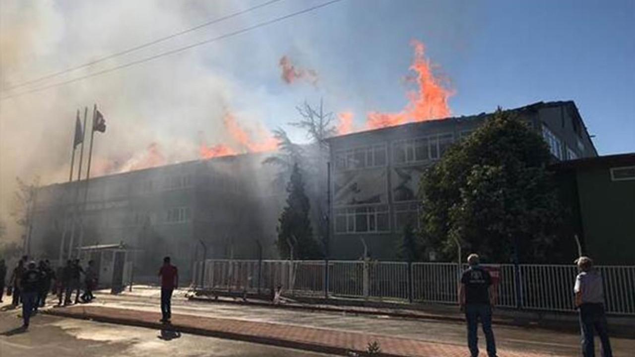 Silah fabrikasında yangın: İşçilerin müdahalesiyle mühimmat tahliye edildi