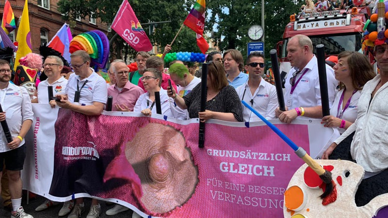 Hamburg’da 'Eşcinsel Festivali' büyük bir katılımla gerçekleşti