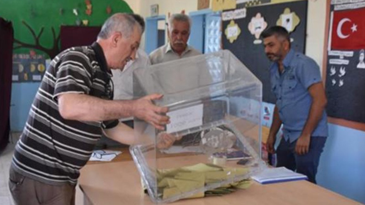 Mazbatası iptal olan İYİ Partili'nin eşi AKP'den başkan oldu