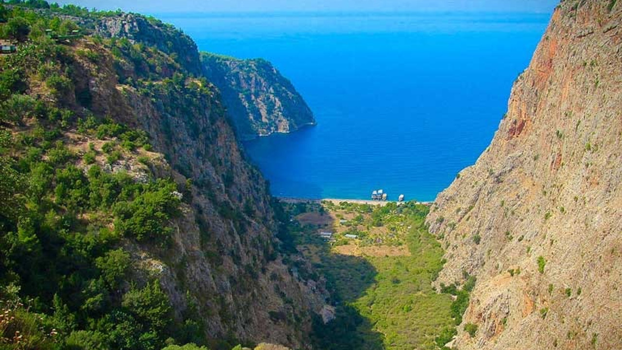 Kelebekler Vadisi'nin statüsü düşürüldü, yapılaşmaya açılmak isteniyor