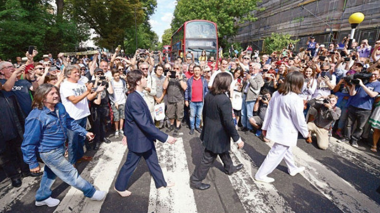 Beatles hayranları Abbey Road'ın 50. yıl dönümünü unutmadı