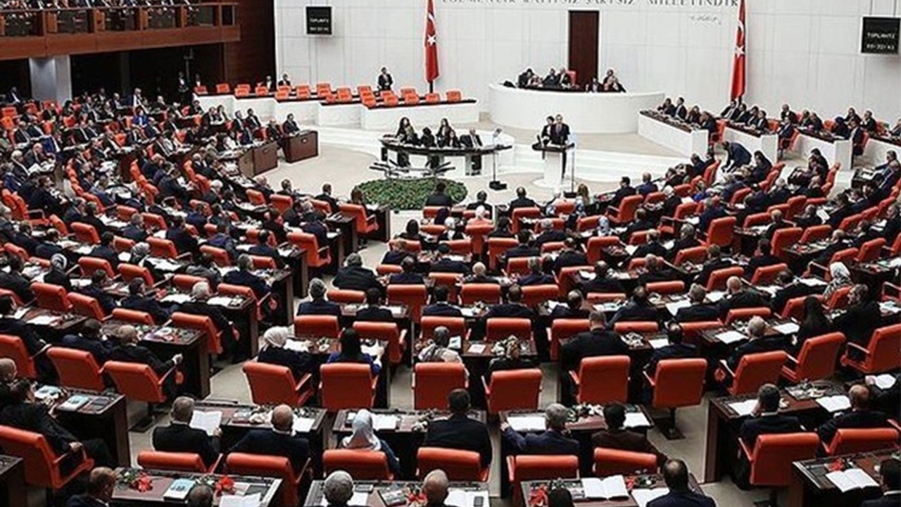 AKP komisyonu bekliyor