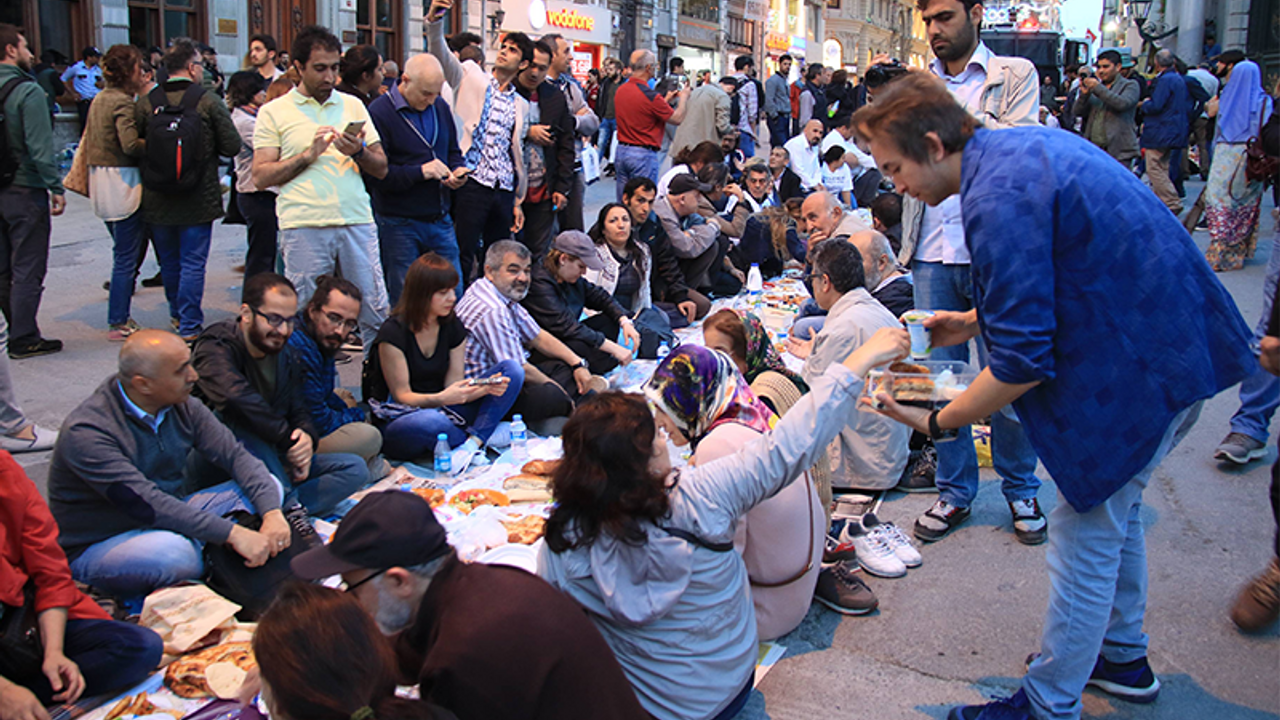 Yeryüzü Sofrası Taksim'de kuruldu