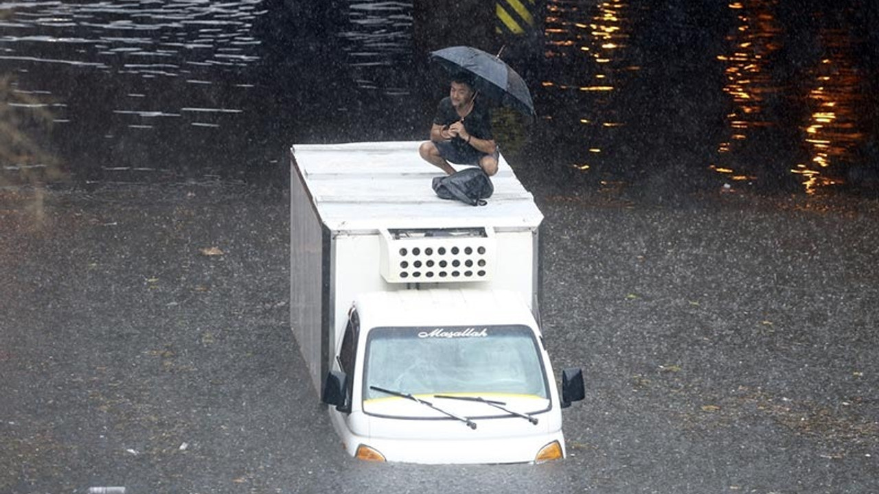 Meteoroloji'den İmamoğlu'na yanıt: Uyarı 'orta değil 'kuvvetli' olarak yapıldı